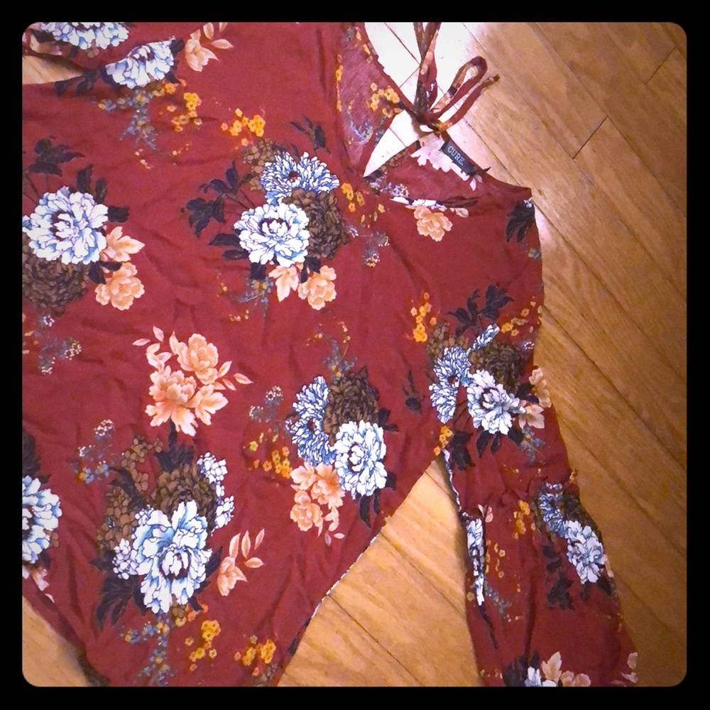 Bell sleeve floral shirt! NWT!